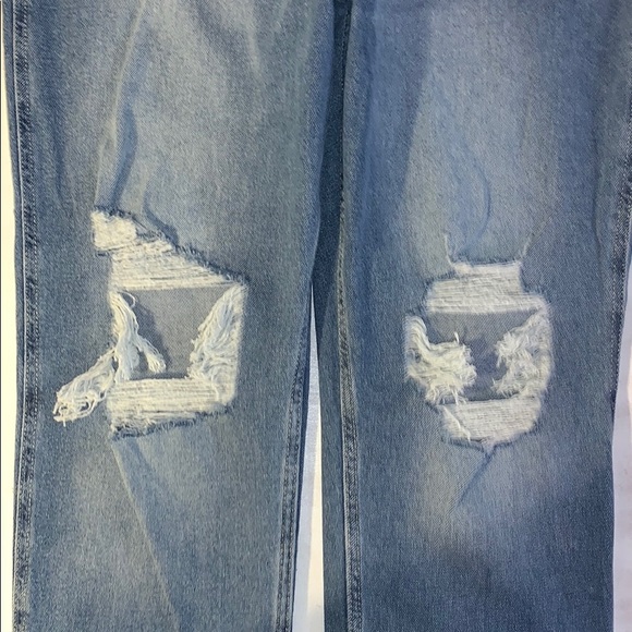 Curvy Ultra High-Rise Mom Jean - Picture 2 of 4